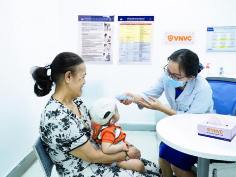 Ra mắt và triển khai vaccine cúm công nghệ mới dạng xịt