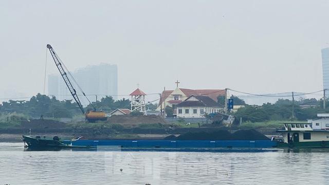 Bầu trời Sài Gòn âm u, chìm trong sương mù - Ảnh 9. Bầu trời Sài Gòn âm u, chìm trong sương mù - Ảnh 9.