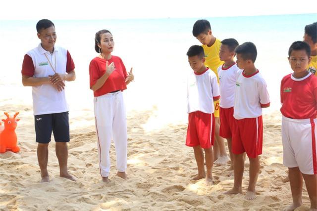 Ốc Thanh Vân bất ngờ tiết lộ tuổi thơ từng bị bạn bè cô lập - Ảnh 1. Ốc Thanh Vân bất ngờ tiết lộ tuổi thơ từng bị bạn bè cô lập - Ảnh 1.