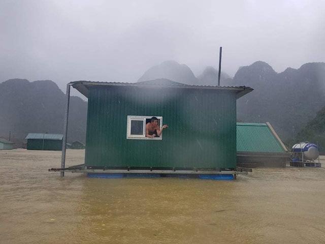 Nữ doanh nhân đứng sau gần 800 ngôi nhà chống lũ: Luôn giữ năng lượng tích cực để làm những việc truyền cảm hứng cho đời - Ảnh 3. Nữ doanh nhân đứng sau gần 800 ngôi nhà chống lũ: Luôn giữ năng lượng tích cực để làm những việc truyền cảm hứng cho đời - Ảnh 3.