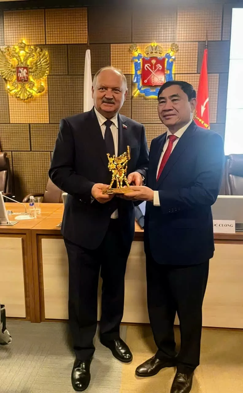 Đoàn công tác Điện Biên dự kỷ niệm 135 năm Ngày sinh Chủ tịch Hồ Chí Minh tại Nga