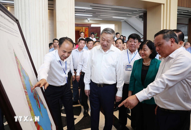 Tổng Bí thư Tô Lâm kiểm tra hoạt động của chính quyền địa phương 2 cấp tại phường Tây Hồ, thành phố Hà Nội. Ảnh: Thống Nhất/TTXVN