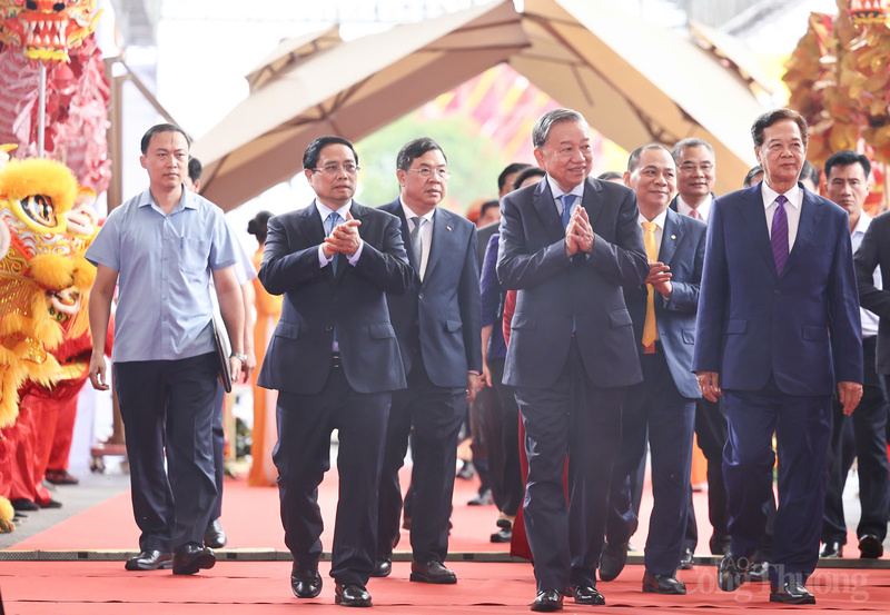 Tổng Bí thư Tô Lâm cùng Thủ tướng Chính phủ Phạm Minh Chính; lãnh đạo Đảng, Nhà nước, nguyên lãnh đạo Đảng, Nhà nước qua các thời kỳ tham dự lễ khánh thành Trung tâm Hội chợ Triển lãm Quốc gia (VEC)