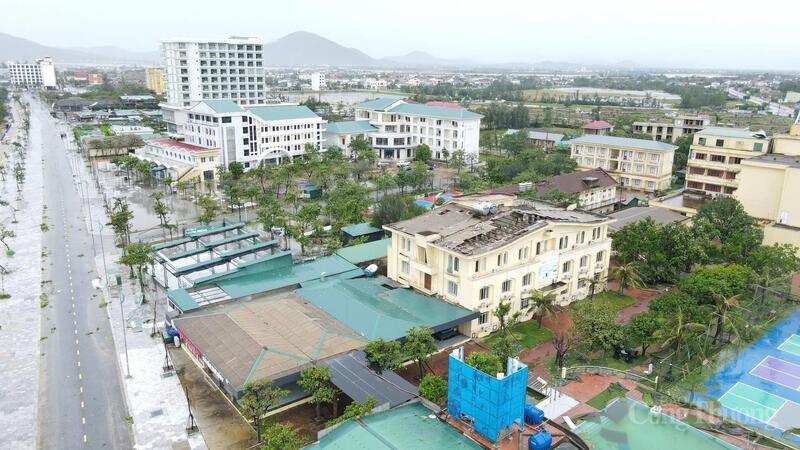 Đến sáng 26/8, bão số 5 đã di chuyển qua khỏi địa phận tỉnh Hà Tĩnh, trở thành áp thấp nhiệt đới. Tuy nhiên, những nơi cơn bão đi qua đã để lại những hậu quả nặng nề