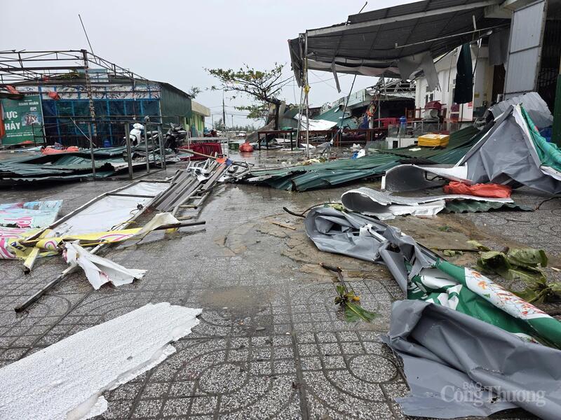 Những nơi cơn bão đi qua đã để lại ngổn ngang những hậu quả
