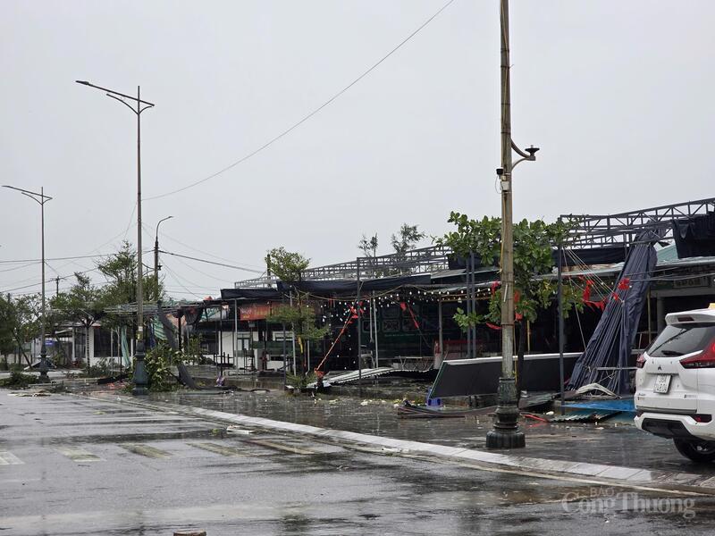 Một góc khu du lịch Thiên Cầm sau bão số 5