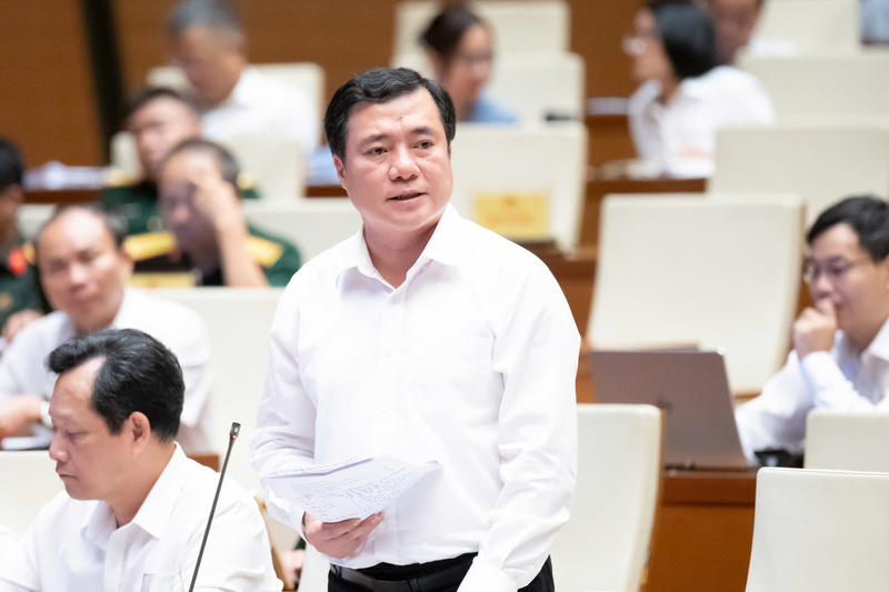 Thứ trưởng Bộ Công Thương Nguyễn Sinh Nhật Tân phát biểu.