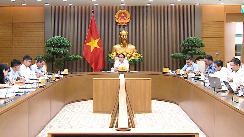 Phó Thủ tướng lưu ý cần thể hiện rõ Cổng Pháp luật quốc gia là kênh thông tin truyền thông chính thức về mọi hoạt động của Ban Chỉ đạo Trung ương về hoàn thiện thể chế, pháp luật. Ảnh: VGP/Thu Sa
