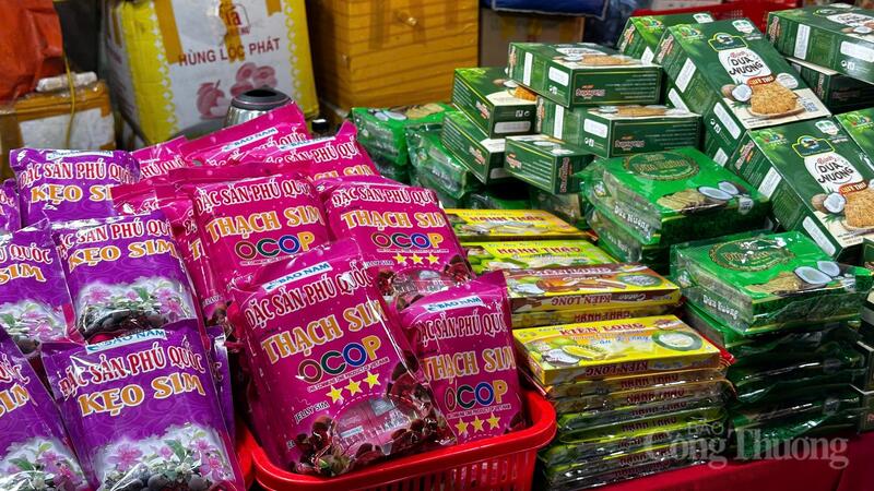 Hội chợ quy tụ 180 gian hàng trưng bày, giới thiệu sản phẩm OCOP đặc trưng của các tỉnh, thành phố trên cả nước.