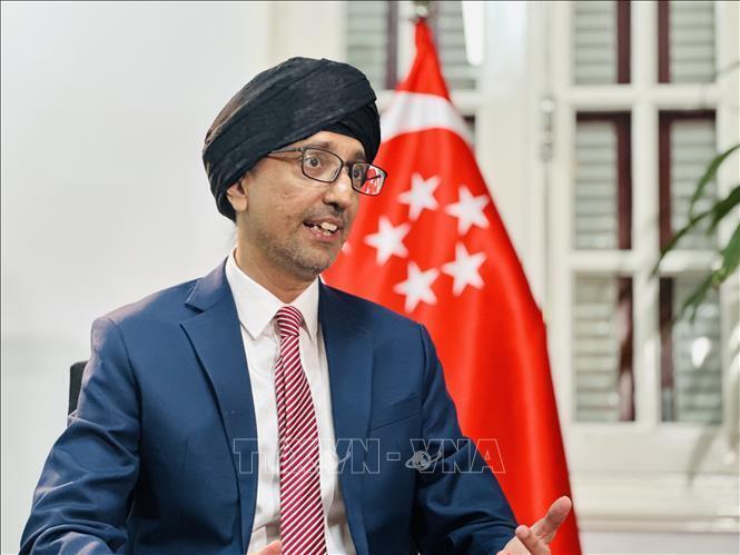 Đại sứ Singapore tại Việt Nam Rajpal Singh trả lời phỏng vấn báo chí. Ảnh: Việt Đức/TTXVN