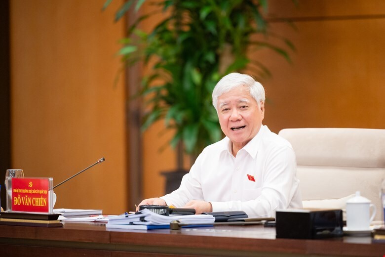 Phó Chủ tịch Thường trực Quốc hội Đỗ Văn Chiến tại Hội nghị.