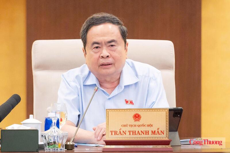 Chủ tịch Quốc hội cho rằng luật sửa đổi cần mở đường cho công nghệ, bảo vệ tối đa chất xám của tác giả và trao quyền cho các doanh nghiệp xuất bản tự tin hội nhập quốc tế. Ảnh: Vũ Hiếu