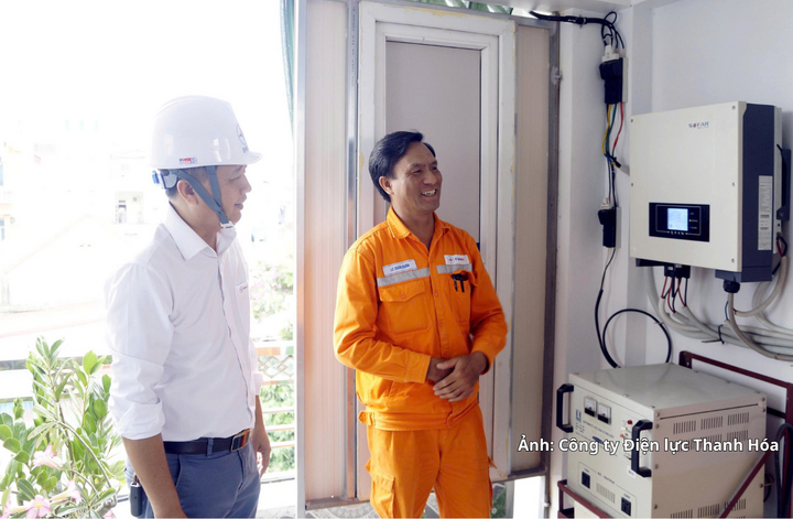 Nhiều cán bộ, công nhân viên trong Công ty Điện lực tích cực tuyên truyền, đồng thời tiên phong hưởng ứng lắp đặt hệ thống điện mặt trời mái nhà tự sản xuất, tự tiêu thụ.