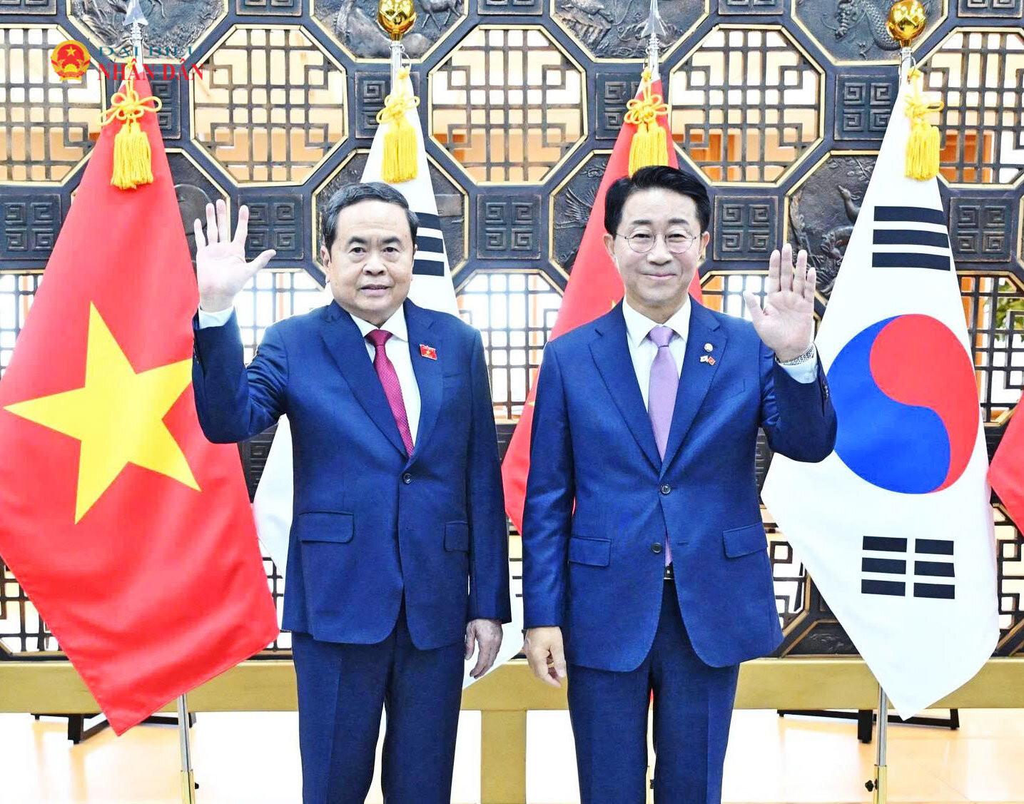 Chủ tịch Quốc hội Hàn Quốc Cho Jeong Sik chủ trì Lễ đón trọng thể Chủ tịch Quốc hội Trần Thanh Mẫn.