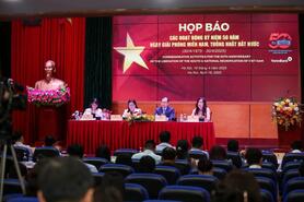 120 kiều bào tham gia khối diễu hành kỷ niệm 30/4