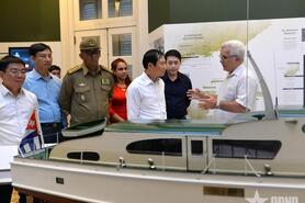 Đại tướng Nguyễn Tân Cương thăm Trung tâm Fidel Castro Ruz tại Cuba