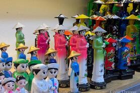 Thị trường quà tặng đang 'nóng' cùng lễ kỷ niệm 80 năm Quốc khánh 2/9