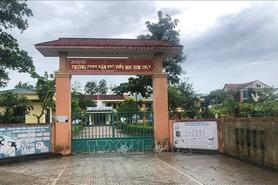 Đình chỉ công tác 15 ngày với phó hiệu trưởng trong vụ 40 học sinh nghi ngộ độc thực phẩm