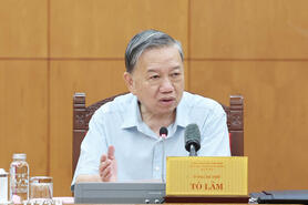 Bộ Chính trị yêu cầu bố trí đủ cán bộ chuyên môn cấp xã trước ngày 15/10