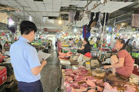 Thành phố Huế đảm bảo thị trường hàng hoá trong mưa lũ