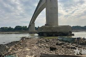 Phú Thọ: Cơ quan điều tra vào cuộc vụ cầu Sông Lô bị xói lở móng trụ