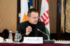 Hungary yêu cầu EU hủy lệnh cấm năng lượng Nga