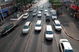 Các quốc gia điều chỉnh giờ làm để tiết kiệm xăng, dầu