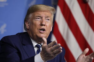 Tổng thống Trump: Giá dầu lao dốc tốt cho người tiêu dùng, truyền thông có lỗi khi chứng khoán "sập sàn"