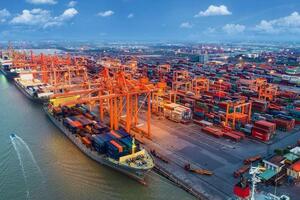 Không phải Trung Quốc hay Mỹ, tốc độ tăng nhập khẩu hàng hóa của Việt Nam từ quốc gia này mới cao nhất tháng 1/2022