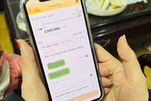 Giao dịch online ‘lên ngôi’, tỷ lệ rút tiền mặt giảm mạnh