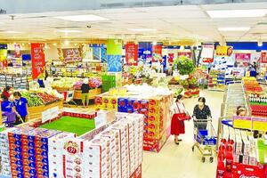 Nghỉ Tết Nguyên đán kéo dài, doanh thu bán lẻ và dịch vụ tiêu dùng tăng trưởng