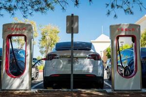 Tesla bỗng lùi về công nghệ sắp lỗi thời, báo hiệu sự thay đổi trong toàn ngành xe điện?
