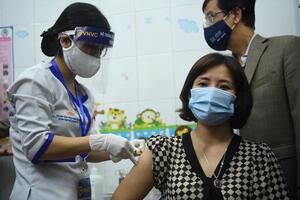 Tròn 1 năm tiêm chủng vaccine COVID-19 tại Việt Nam