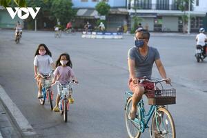 Dự báo cuối năm nay mới có thể coi COVID-19 là bệnh thông thường