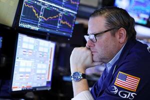 Dow Jones sụt gần 800 điểm khi xung đột Nga – Ukraine tiếp tục leo thang