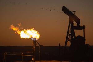 Ngừng sản xuất dầu và khí đốt vào năm 2034: Tương lai đẹp đẽ của các quốc gia giàu, thảm cảnh cùng cực cho những nước nghèo