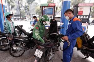 Lần đầu giảm thuế môi trường, giá xăng giảm hơn 1,000 đồng/lít