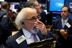 Dow Jones mất 400 điểm, Nasdaq Composite giảm 2%