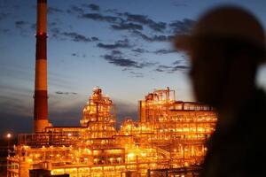 Quá nhiều ẩn số, các tổ chức lớn 'mịt mù' dự đoán hướng đi của thị trường dầu thô?