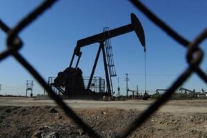 Dầu tăng hơn 3% ngay cả khi dự trữ tại Mỹ tăng vọt