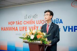 Hanwha Life Việt Nam hợp tác với VHP phân phối bảo hiểm nhân thọ