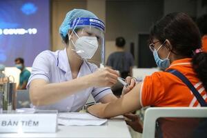 Biến thể BA.5 lây lan nhanh hơn, Bộ Y tế đẩy nhanh tiêm vắc-xin phòng Covid-19