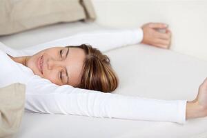 Vì sao bạn ngủ không nên dùng gối?