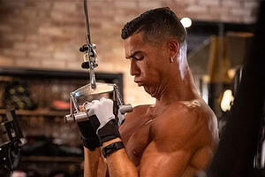 Hết chỗ dung thân, Ronaldo lao vào tập luyện để trở lại MU