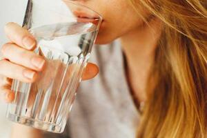 Uống nước xong mà thấy dấu hiệu lạ, nhanh chân đi khám ngay kẻo ung thư "gõ cửa"