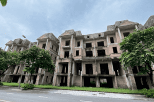 Nhà đầu tư mắc kẹt với bất động sản