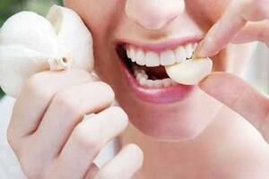 Ngậm 1 tép tỏi buổi sáng chữa được 10 chứng bệnh, đặc biệt làm sạch mạch máu, "đánh bay" sỏi thận