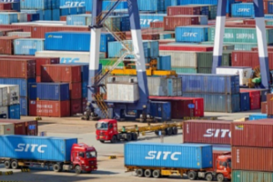 Chiến tranh thương mại khiến hàng điện tử công nghệ Trung Quốc sang Mỹ giảm hơn 60%
