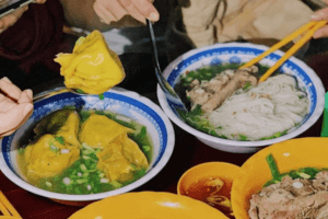 Điểm danh loạt quán vỉa hè giá cao ‘ngất ngưởng’ nhưng vẫn đông nghịt khách đến ăn ở TP.HCM