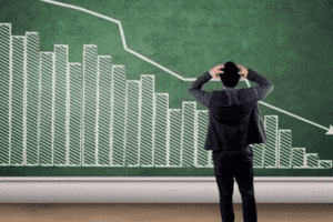 Lạm phát và tỷ giá tác động như thế nào đến định giá nhóm cổ phiếu thép, phân bón, vật liệu xây dựng?